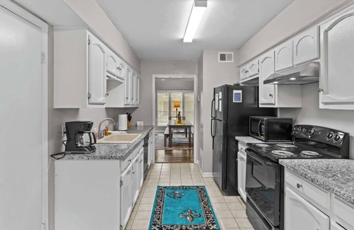 Highlands - Perkins House | Minutes from Tiger Stadium! South Campus Hideaway