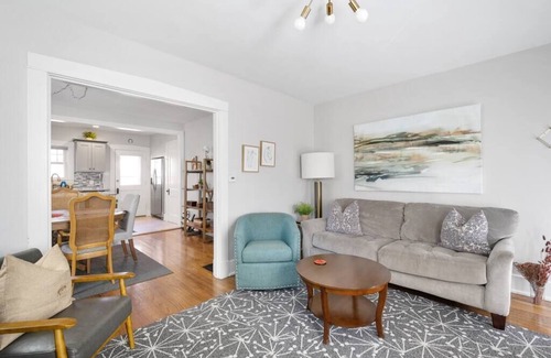 Louisville House | Minutes from U of L & Expo Center I Cozy I Updated