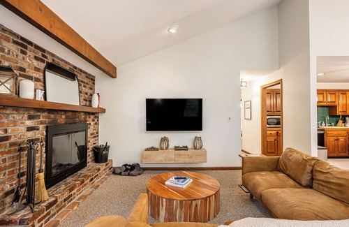 Londonderry House | Minutes to a Magical Apres Ski! 4 Bedrooms, EV Charger, Mins to 4 Ski Mtns