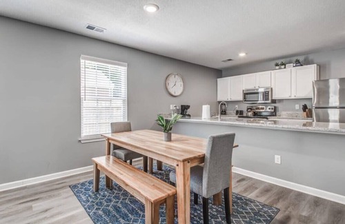 Berclair House | Minutes to the Memphis Zoo! The Berclair Cottage