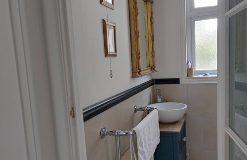 West Cliff Apartment | Minutes walk near Town Centre.