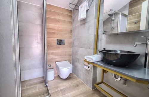 Lara Apartment | Mira - Modern Cozy 2BR Apartment w/ Pool