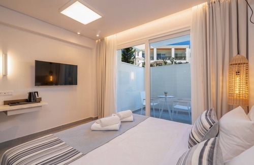 Pefkochori Bed & Breakfast | Mirablue Luxury Residences