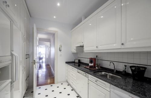 San Sebastian Centro Apartment | Miraconcha, in front of the beach, views and parking