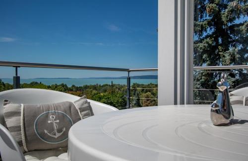 Balatonakarattya Villa | Mirador Balaton design Villa
