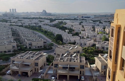 Dubai Apartment | Mirage 1 Residence Lavish Modern Apartment with Balcony