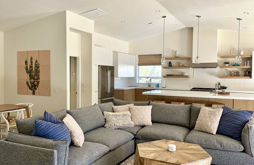 Rancho Mirage House | Mirage Cove. Beautiful home. Putting green, private pool/spa, mountain views.