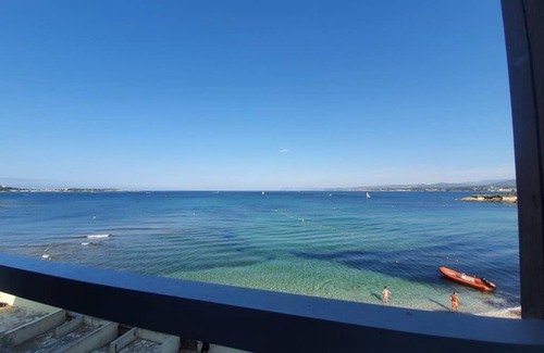 Six-Fours-les-Plages Apartment | Miramare studio pieds dans l eau vue mer féerique 180 féerique