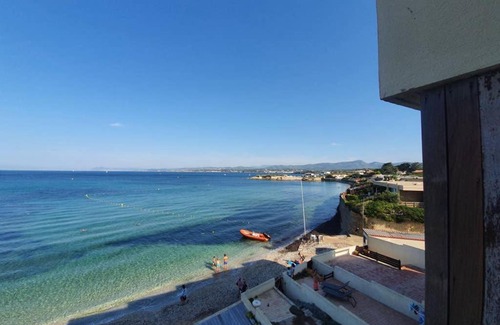 Six-Fours-les-Plages Apartment | Miramare studio pieds dans l eau vue mer féerique 180 féerique