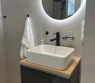 Torokbalint Apartment | Mirror Hill Lodge
