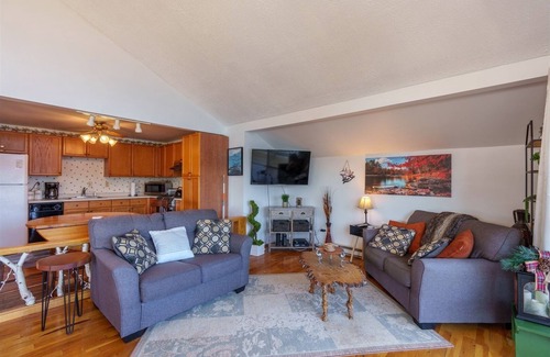 Lake Placid Apartment | Mirror Lake Views Apartment | 2 Bed, 1.5 Bath