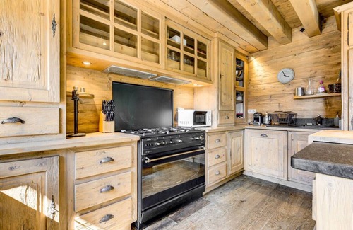 Les Praz-de-Chamonix Ski Chalet | Mishka - Chalet 500m Flégère | Fireplace | Garden 180° View