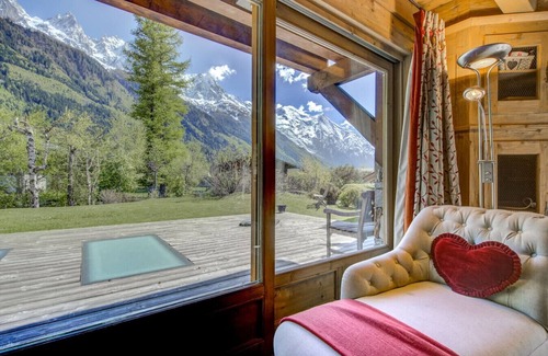 Les Praz-de-Chamonix Ski Chalet | Mishka - Chalet 500m Flégère | Fireplace | Garden 180° View