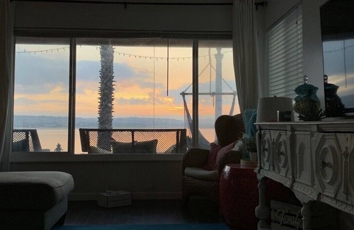 Crown Point Cottage | Mission bay cottage on the water with views of Downtown San Diego