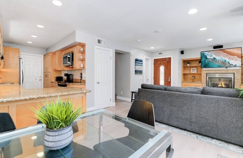 Central Mission Beach Condo | Mission Beach Two-story condo