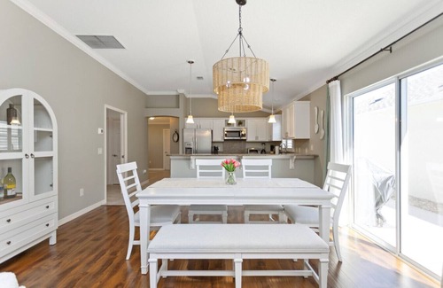 Lady Lake Apartment | Mission Hills Home (Mission Hills)