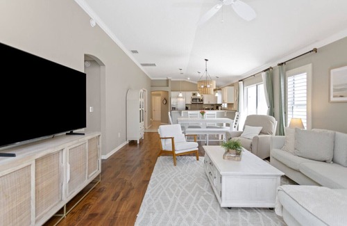 Lady Lake Apartment | Mission Hills Home (Mission Hills)