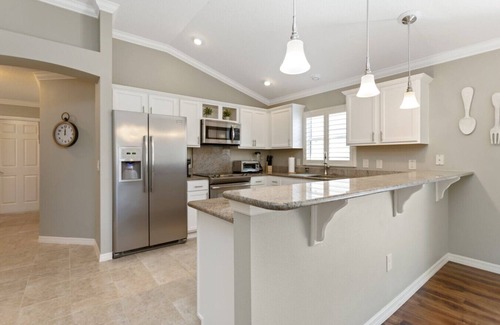 Lady Lake Apartment | Mission Hills Home (Mission Hills)