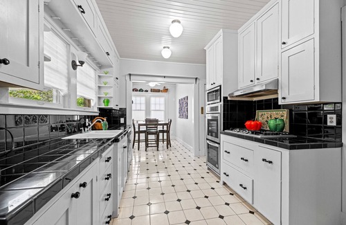 Fort Worth House | Mistletoe Heights- Classic 5-Bed Retreat