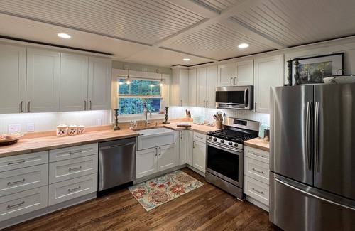 Highlands Cottage | Misty Mountain Cottage. Scaly Mtn enchanting 3 bedroom/2 bath, sleeps 6+fire pit
