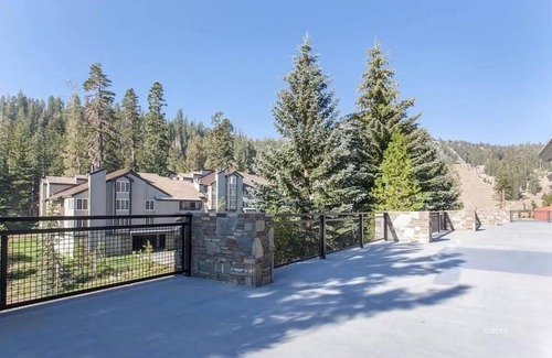 Mammoth Lakes Apartment | Misty Mountain Hideaway - Views, Comfort, Pool/Spa