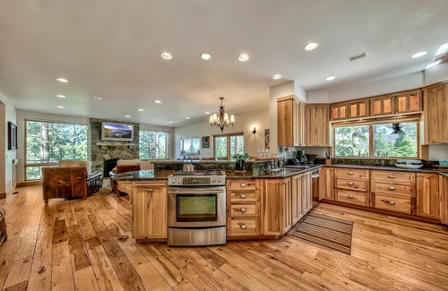 Tahoe Village House | MK486- Large Hot Tub, Close To Casinos and Beach