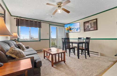 Snowshoe Apartment | ML240 Mountain Views Next to slopes Gated Parking