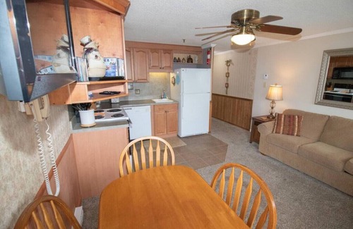 Snowshoe Condo | ML266 Quick Slope Access! 1BR/1BA Near the Village EZ Parking Wi-Fi CLEAN!