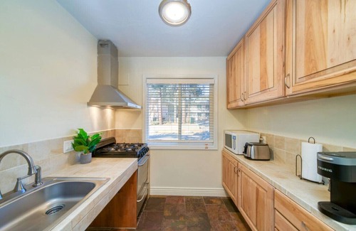 South Lake Tahoe Hotel | MML Queen ADA (Multi- Listings)