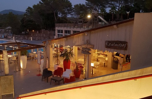 Frejus Port RV Rental | Mobil Home climatisé avec terrasse - Camping de luxe