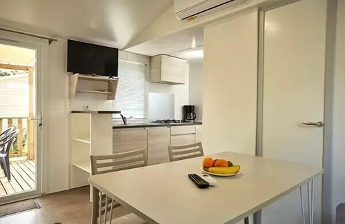 Carnac House | Mobil-home | Premium Azure | 2 Bedrooms | 4 sleeps | Raised terrace | A/C | TV