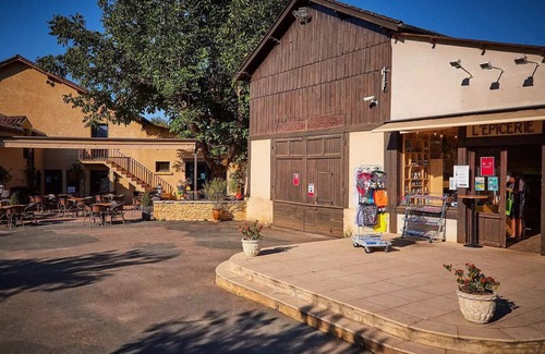 Vitrac House | Mobil-home | Ultimate | 3 Ch. | 6 pers. | Raised terrace | A/C | TV