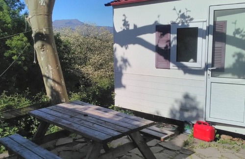 Saint-Pee-sur-Nivelle Ski Chalet | mobile cottage on a hill with views