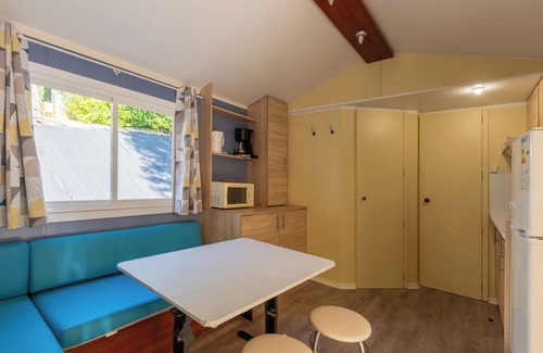 Lavilledieu House | Mobile Home 'A - 1-6 Pers' with Shared Pool, Private Terrace and Shared Garden