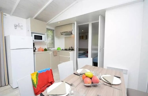 Saint-Paul-en-Foret House | Mobile Home Comfort 35m² 3 bedrooms Saturday air-conditioned 6 persons