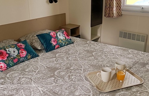 Les Mathes House | Mobile home in a 4* Holiday Village by the ocean