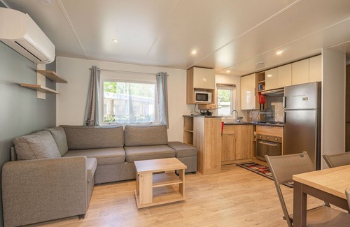 Ronce-les-Bains RV Rental | Mobile Home 'Mh 169 Ronce Les Bains' with Shared Pool, Terrace and Air Conditioning