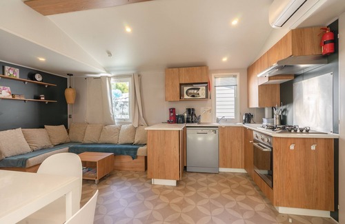Ronce-les-Bains RV Rental | Mobile Home 'Mh 428 Ronce Les Bains' with Shared Pool, Terrace and Air Conditioning