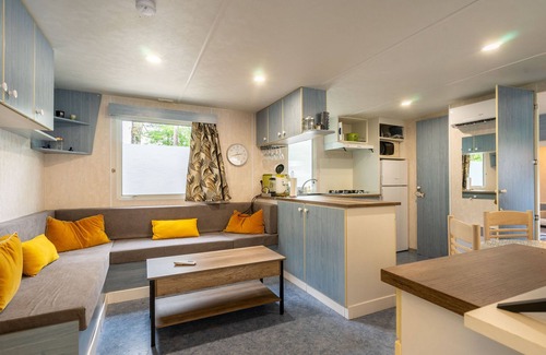 La Tremblade RV Rental | Mobile Home 'Mh75 La Tremblade' with Shared Pool, Terrace and Air Conditioning