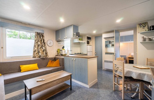 La Tremblade RV Rental | Mobile Home 'Mh75 La Tremblade' with Shared Pool, Terrace and Air Conditioning