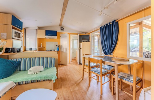 Gastes RV Rental | Mobile Home 'Mobil Home 304 Grand Confort' with Lake View, Private Terrace and Air Conditioning