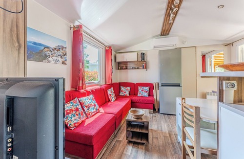 Gastes RV Rental | Mobile Home 'Mobilhome 282 Grand Confort' with Private Terrace, Private Garden and Air Conditioning