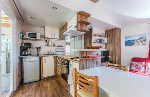 Gastes RV Rental | Mobile Home 'Mobilhome 282 Grand Confort' with Private Terrace, Private Garden and Air Conditioning