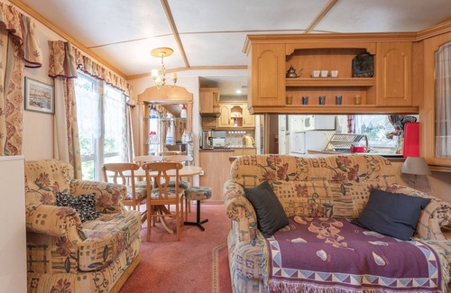 Gassin House | Mobile Home 'Montana Parc' with Shared Pool, Private Terrace and Air Conditioning