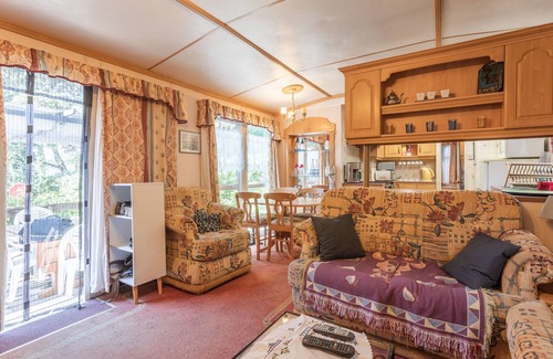 Gassin House | Mobile Home 'Montana Parc' with Shared Pool, Private Terrace and Air Conditioning