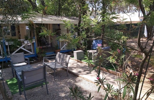 Puget-sur-Argens House | Mobile Home 'Topaze' with Shared Pool, Wi-Fi and Air Conditioning