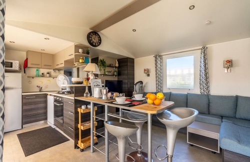Les Mathes RV Rental | Mobile Home with Private Terrace, Private Garden and Air Conditioning