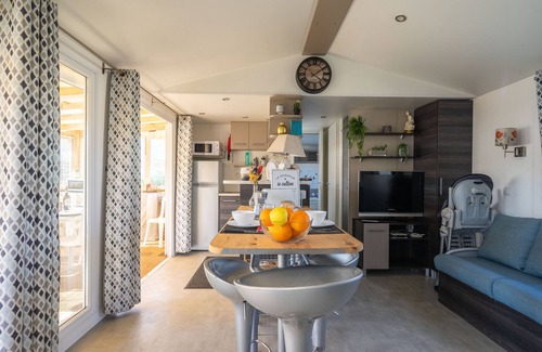 Les Mathes RV Rental | Mobile Home with Private Terrace, Private Garden and Air Conditioning