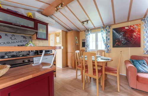 Biscarrosse RV Rental | Mobile Home ' with Shared Pool, Wi-Fi and Air Conditioning