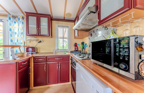 Biscarrosse RV Rental | Mobile Home ' with Shared Pool, Wi-Fi and Air Conditioning